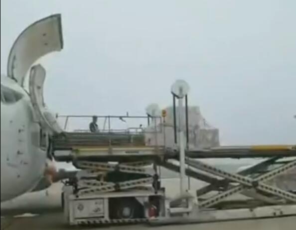 航空快遞大件超重物品上機(jī)中