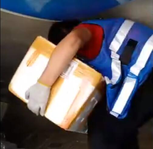 航空貨運(yùn)鮮貨交運(yùn)現(xiàn)場(chǎng)